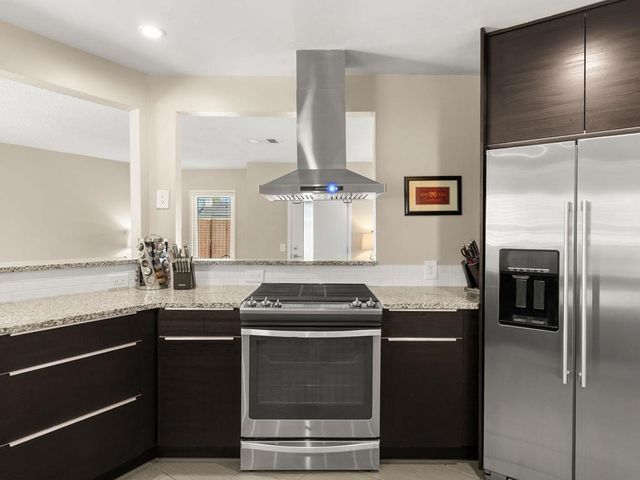 821 S Avenida Evelita, Palm Springs, CA 92264