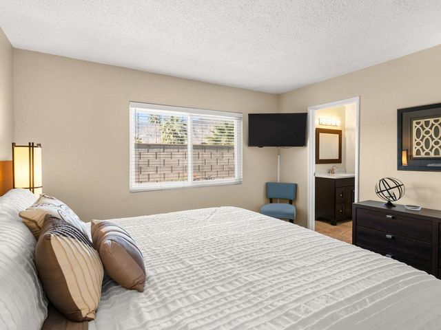 821 S Avenida Evelita, Palm Springs, CA 92264