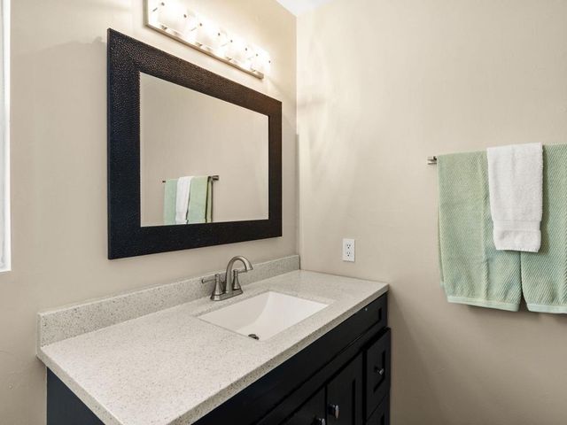 821 S Avenida Evelita, Palm Springs, CA 92264