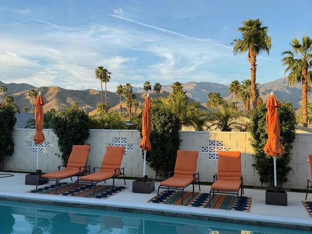 821 S Avenida Evelita, Palm Springs, CA 92264