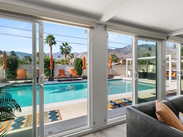 821 S Avenida Evelita, Palm Springs, CA 92264