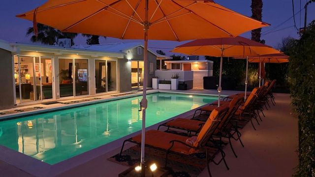 821 S Avenida Evelita, Palm Springs, CA 92264