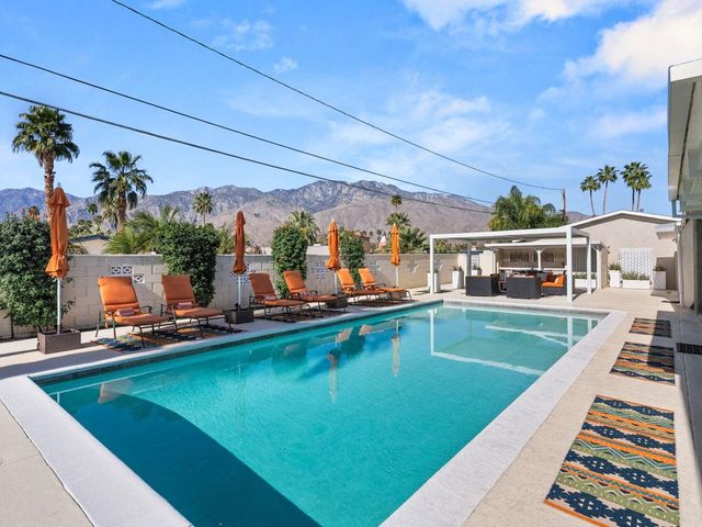 821 S Avenida Evelita, Palm Springs, CA 92264