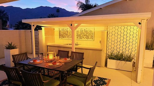 821 S Avenida Evelita, Palm Springs, CA 92264
