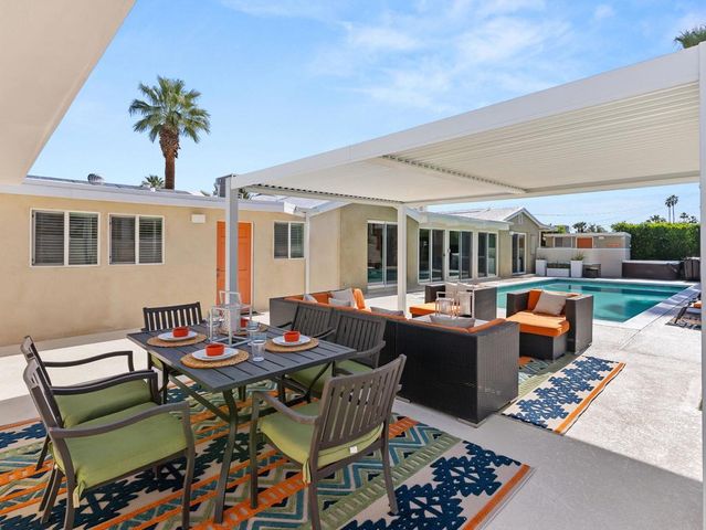 821 S Avenida Evelita, Palm Springs, CA 92264