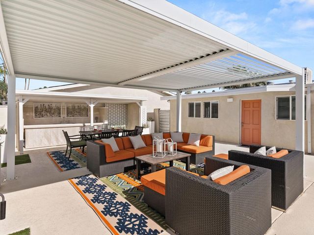 821 S Avenida Evelita, Palm Springs, CA 92264