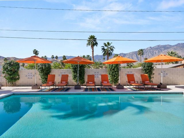 821 S Avenida Evelita, Palm Springs, CA 92264