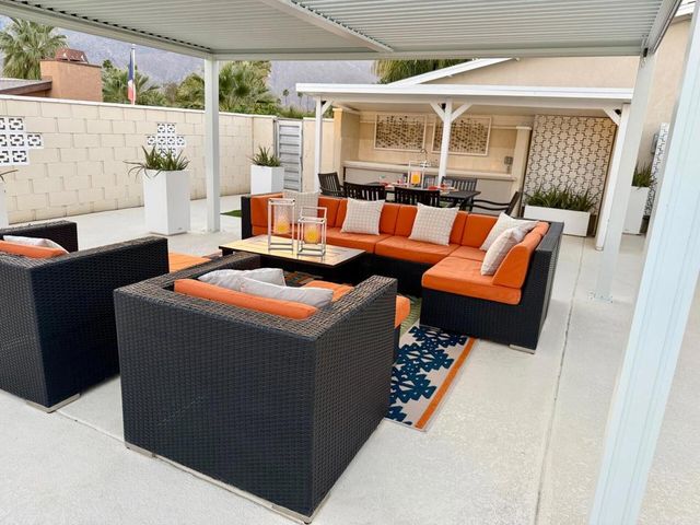 821 S Avenida Evelita, Palm Springs, CA 92264