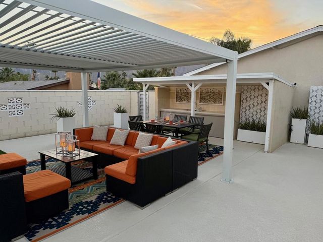 821 S Avenida Evelita, Palm Springs, CA 92264