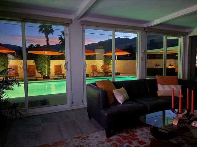 821 S Avenida Evelita, Palm Springs, CA 92264