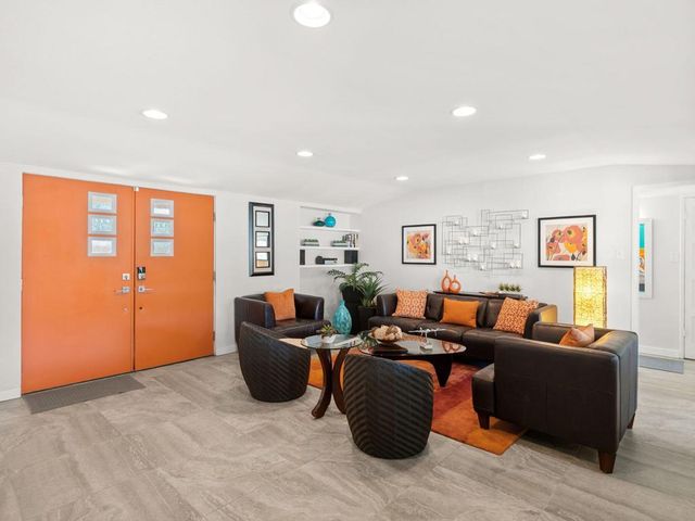 821 S Avenida Evelita, Palm Springs, CA 92264