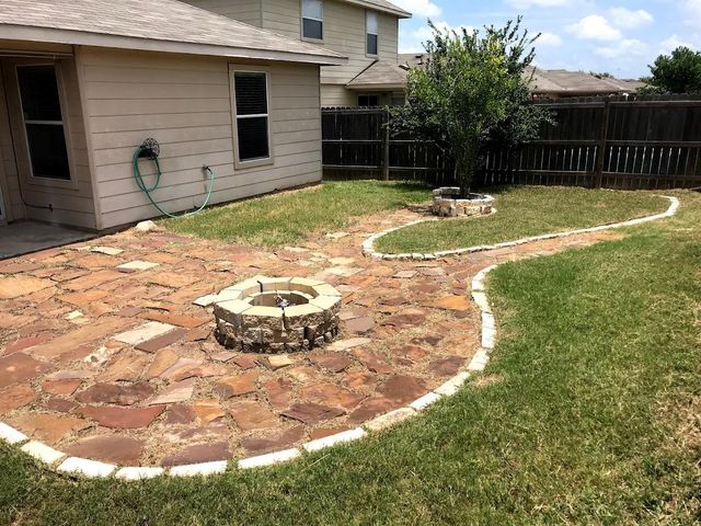 137 Grazing Horse LN, Manchaca, TX 78652