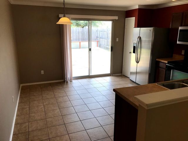 137 Grazing Horse LN, Manchaca, TX 78652