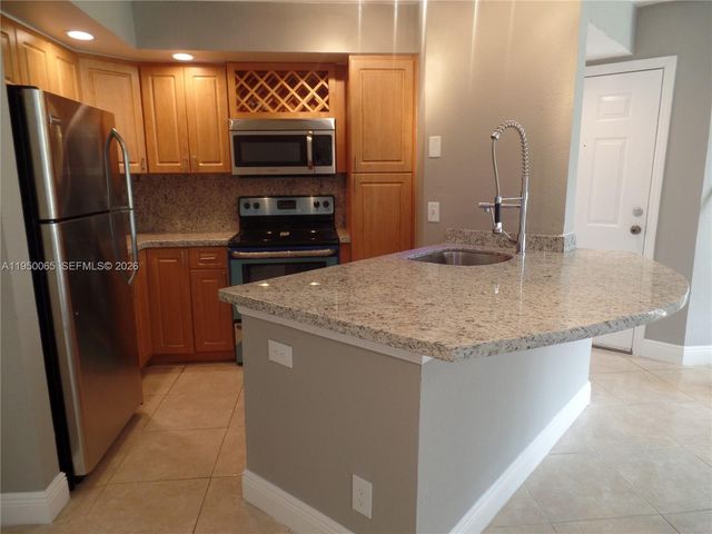 3350 N Pinewalk Dr N 1415, Margate, FL 33063