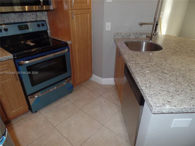 3350 N Pinewalk Dr N 1415, Margate, FL 33063