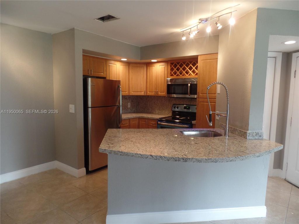 3350 N Pinewalk Dr N 1415, Margate, FL 33063