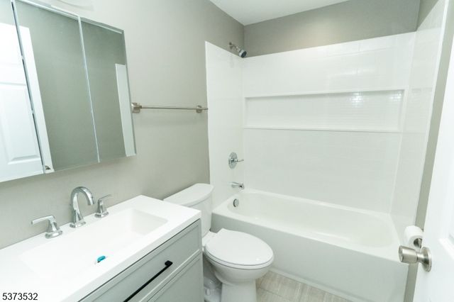 30 Kearny St, Newark City, NJ 07104