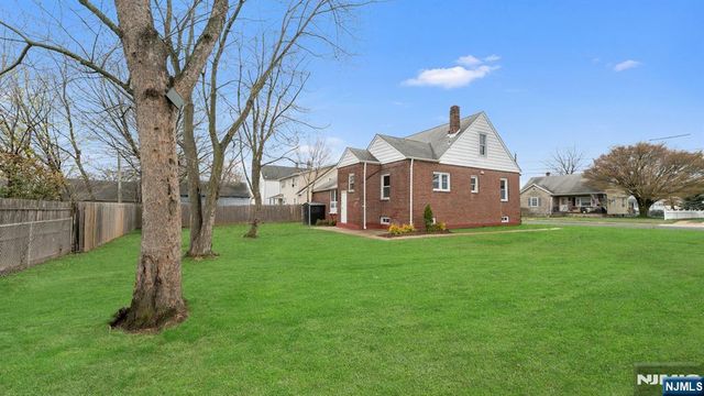 32 7th Avenue, Manville, NJ 08835