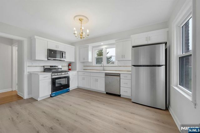 32 7th Avenue, Manville, NJ 08835