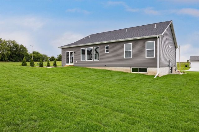 6916 Rock Wood Drive SW, Cedar Rapids, IA 52404