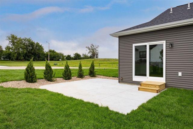 6916 Rock Wood Drive SW, Cedar Rapids, IA 52404