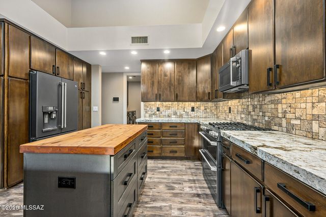 8589 N Arnold Palmer Drive, Tucson, AZ 85742