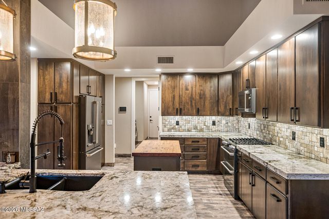 8589 N Arnold Palmer Drive, Tucson, AZ 85742