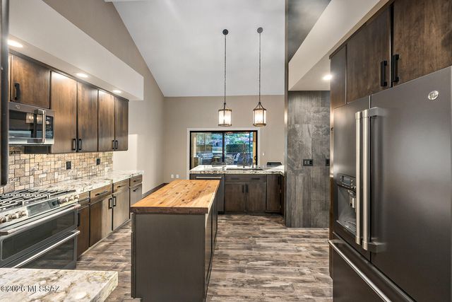 8589 N Arnold Palmer Drive, Tucson, AZ 85742