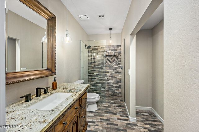8589 N Arnold Palmer Drive, Tucson, AZ 85742