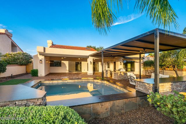 8589 N Arnold Palmer Drive, Tucson, AZ 85742