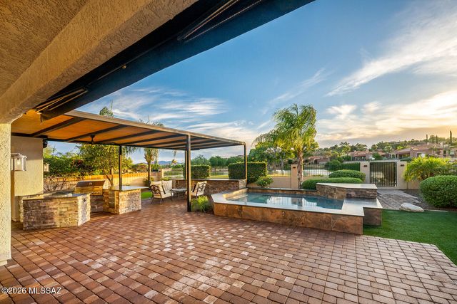 8589 N Arnold Palmer Drive, Tucson, AZ 85742