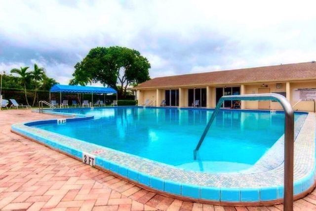 705 Lori Drive 204, Palm Springs, FL 33461