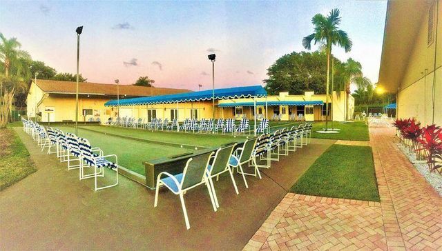 705 Lori Drive 204, Palm Springs, FL 33461