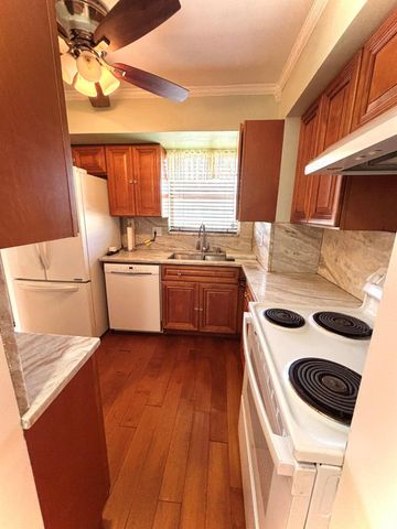 705 Lori Drive 204, Palm Springs, FL 33461