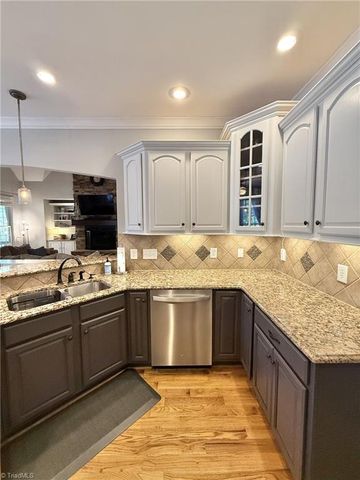 116 Kiawah Island Drive, Winston-salem, NC 27107
