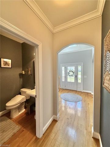 116 Kiawah Island Drive, Winston-salem, NC 27107