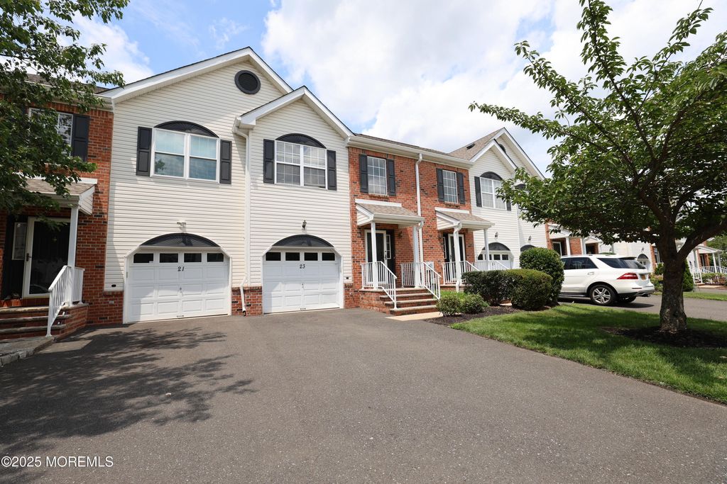 23 Heron Court, Manalapan, NJ 07726