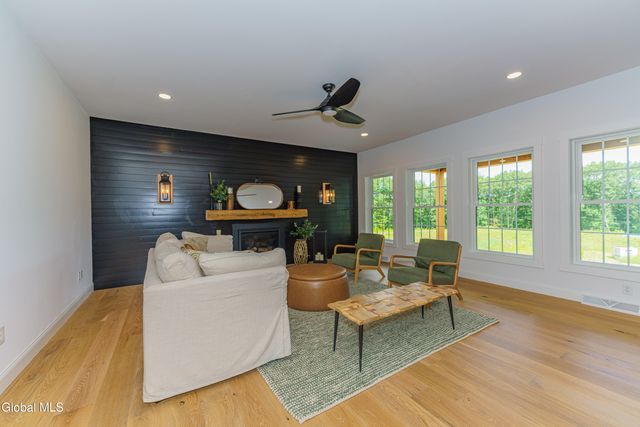 72 Schuurman Road, Schodack, NY 12033