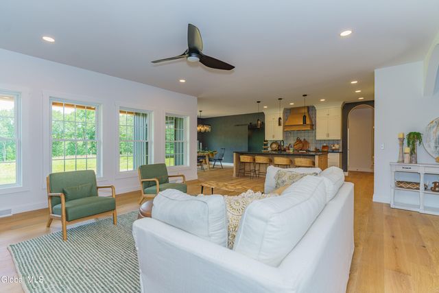 72 Schuurman Road, Schodack, NY 12033