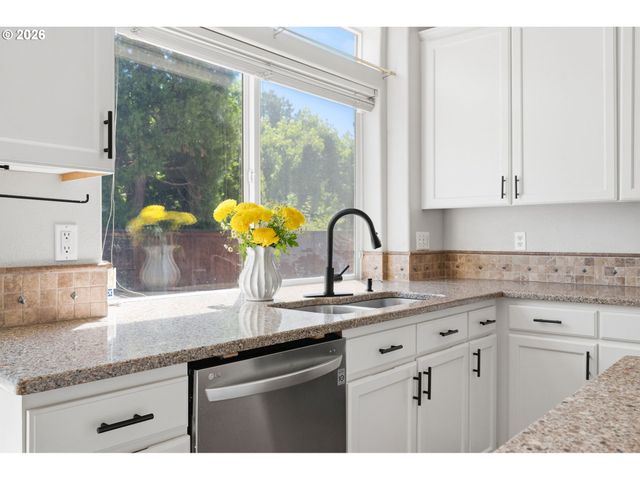 2264 Ne 14TH Pl, Hillsboro, OR 97124