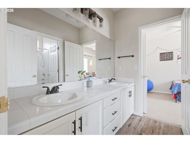 2264 Ne 14TH Pl, Hillsboro, OR 97124