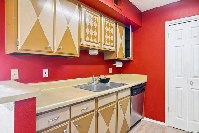 1819 Babcock Rd Apt 410D, San Antonio, TX 78229