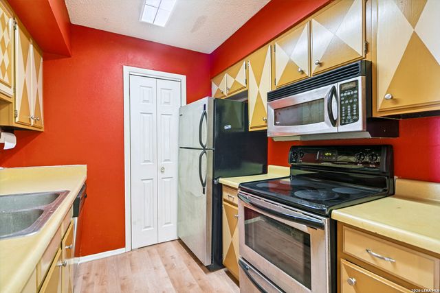 1819 Babcock Rd Apt 410D, San Antonio, TX 78229