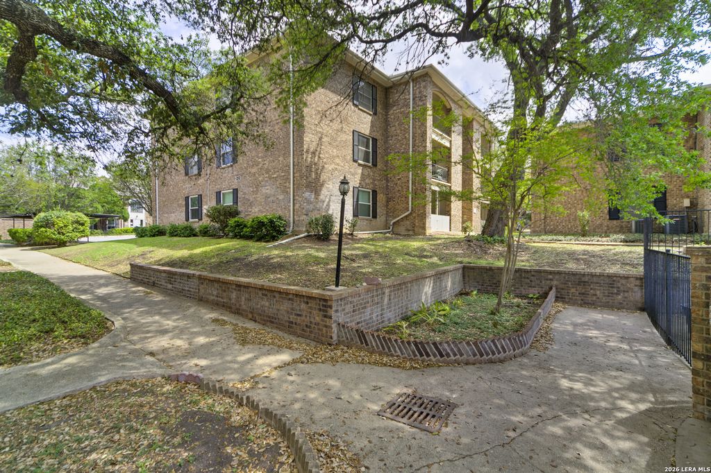 1819 Babcock Rd Apt 410D, San Antonio, TX 78229