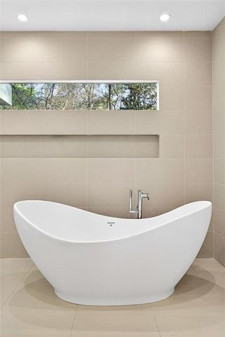 230 N Chambord NW Drive, Atlanta, GA 30327