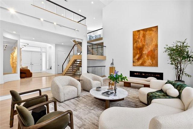 230 N Chambord NW Drive, Atlanta, GA 30327