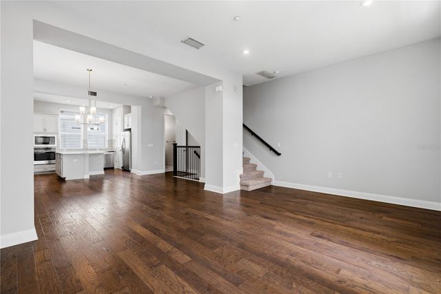858 N THORNTON AVENUE, Orlando, FL 32803