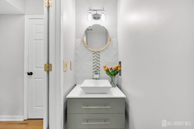 12 Hopkins Court, Plainsboro, NJ 08536