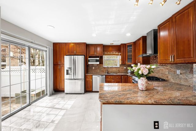 12 Hopkins Court, Plainsboro, NJ 08536