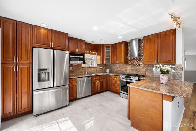 12 Hopkins Court, Plainsboro, NJ 08536